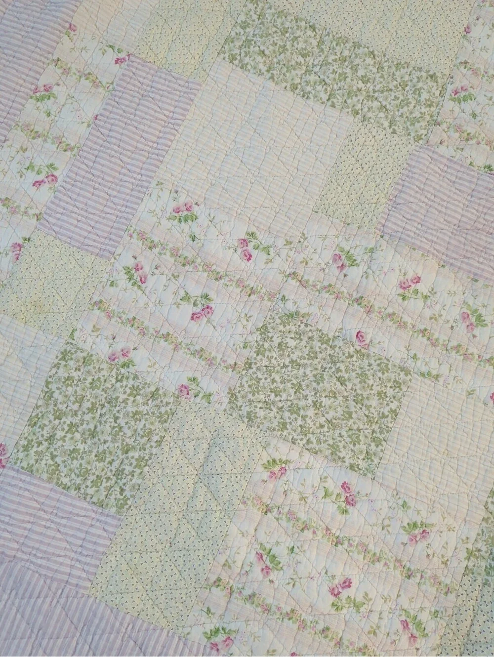 Shabby Chic Quilt Patchwork Scalloped Roses Floral Cottage Core Cotton 82x82”